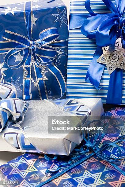 Grupo De Presentes De Natal - Fotografias de stock e mais imagens de Hanukkah - Hanukkah, Prenda, Papel de Embrulho