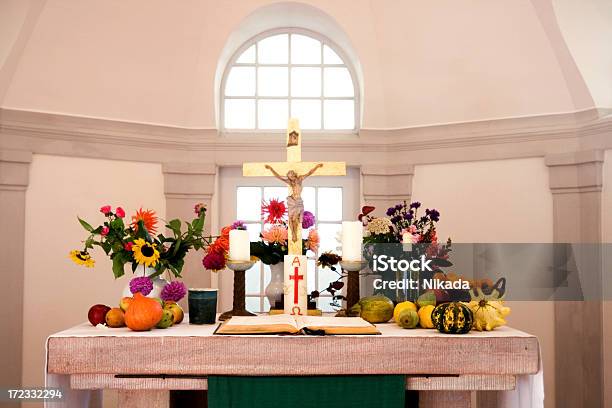 Thanksgiving - Fotografias de stock e mais imagens de Capela - Capela, Abóbora-Menina - Cucúrbita, Altar