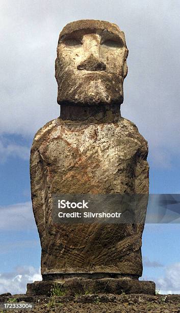 Moai На Остров Пасхи — стоковые фотографии и другие картинки Каменный век - Каменный век, Ahu Nau Nau Statue, Аборигенная культура