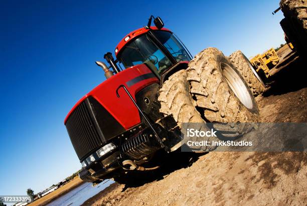 Red Industrial Traktor Stockfoto und mehr Bilder von Bagger - Bagger, Baugewerbe, Bulldozer