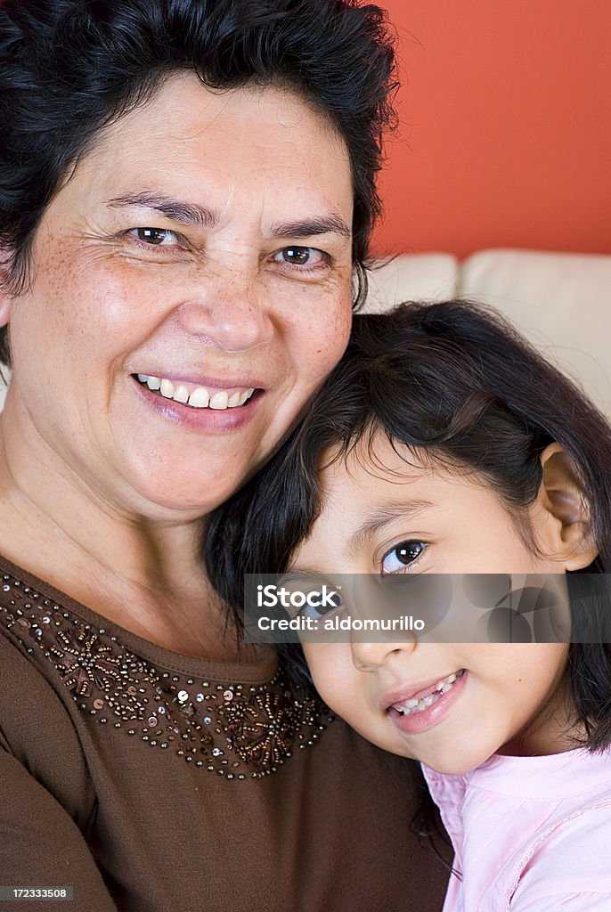 Grandma и Внучка 2 - Стоковые фото Бабушка роялти-фри