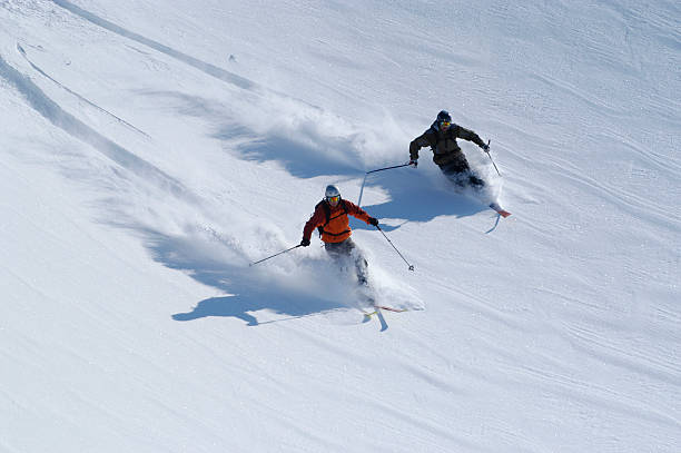 telemarker in neve fresca - telemark skiing stock-fotos und bilder