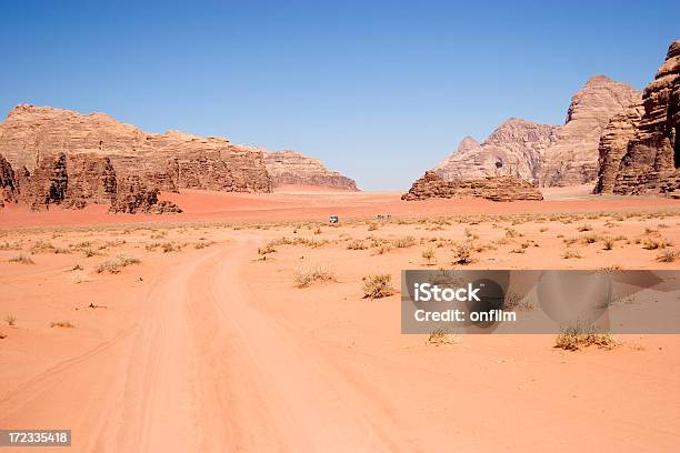 Wadi Rum Giordania - Fotografie stock e altre immagini di Wadi Rum - Wadi Rum, Giordania - Medio Oriente, Alveo