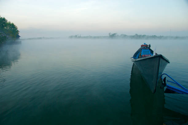 istock Morning mist - Lake Inle, Myanmar 172335433