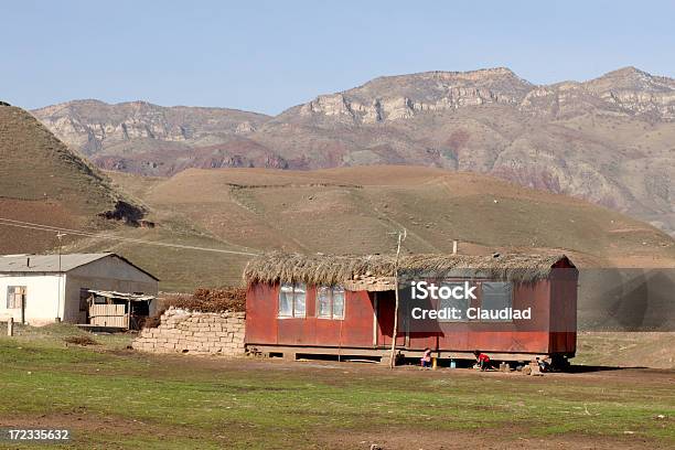 Casa De Los Pobres En Tayikistán Foto de stock y más banco de imágenes de Campo de refugiados - Campo de refugiados, Tayikistán, Agricultura