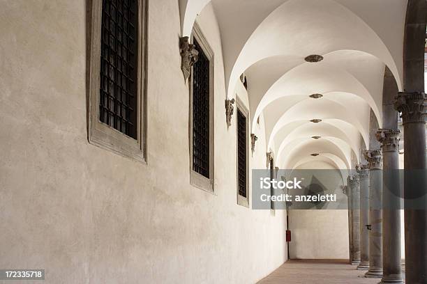 Foto de Arco e mais fotos de stock de Claustro - Claustro, Milão, Arcada