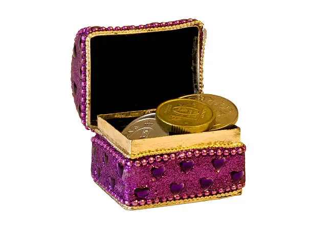 A little box full of coins. The box is decorated with pearls and is for children or young princesses.