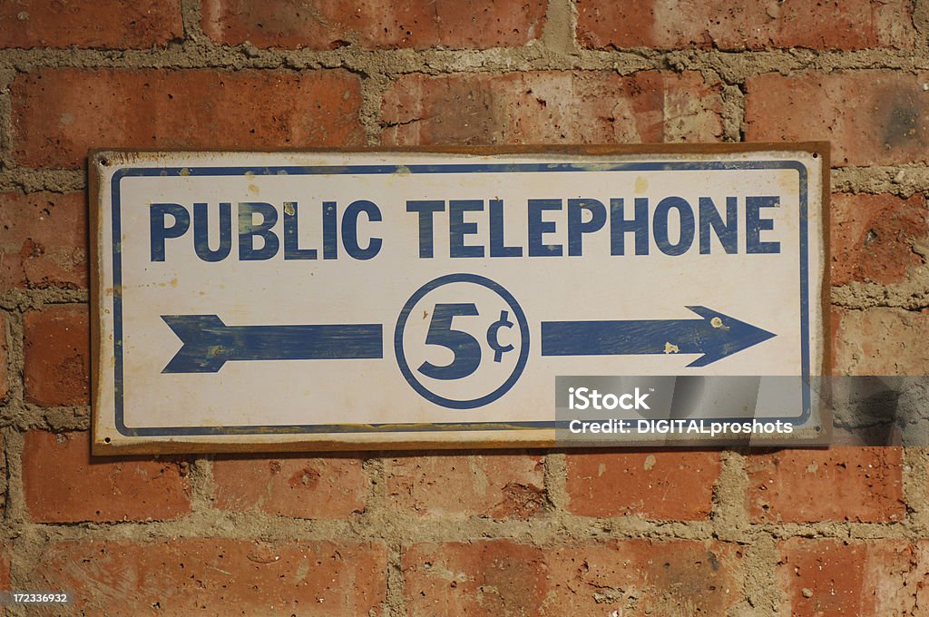 Antyczne telefonu publicznego znak - Zbiór zdjęć royalty-free (Antyczny)
