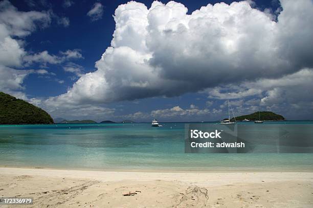 Dramatischer Himmel Über Einen Schönen Strand Am Karibischen Meer Stockfoto und mehr Bilder von Amerikanische Jungferninseln