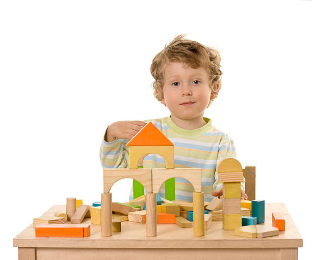 小さな男の子に木製ブロック - block child play toy ストックフォトと画像