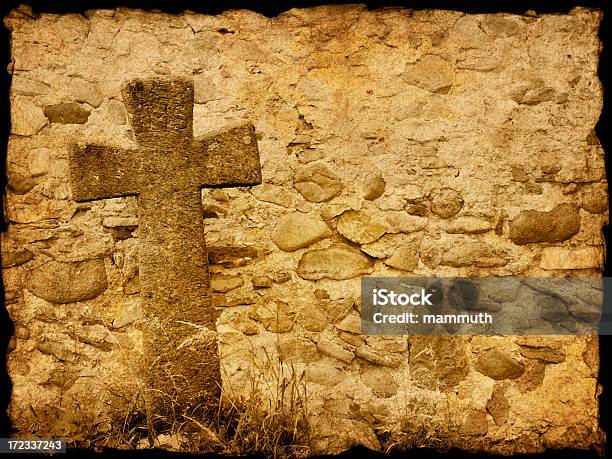 Antiga Cruz De Pedra Grunge - Fotografias de stock e mais imagens de Acabado - Acabado, Amarrotado, Antigo