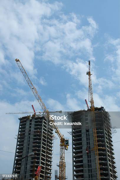 Guindaste E Construção - Fotografias de stock e mais imagens de Abaixo - Abaixo, Alto - Descrição Física, Apartamento