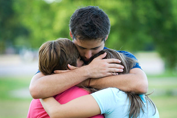 figlio di protezione - women crying distraught thinking foto e immagini stock