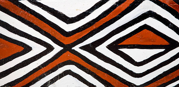 ghana y burkina faso: tradicional gourounsi patrón de pared - africa pattern tribal art ghana fotografías e imágenes de stock