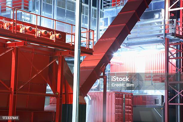 Moderne Fabrik Bei Nacht Stockfoto und mehr Bilder von Kommerzielle Herstellung - Kommerzielle Herstellung, Rot, Abstrakt