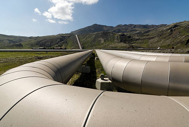 gorąca woda rury - geothermal power station pipe steam alternative energy zdjęcia i obrazy z banku zdjęć