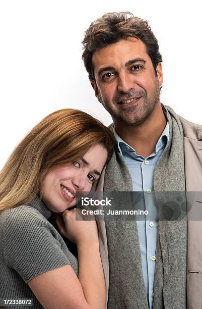 Photo libre de droit de Couple Multiethnique banque d'images et plus d'images libres de droit de Quadragénaire - Quadragénaire, Cadrage à la taille, Femmes