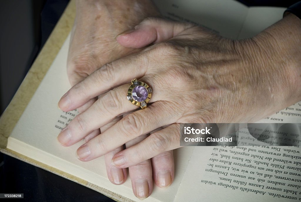 Hände der alten Frau - Lizenzfrei 70-79 Jahre Stock-Foto