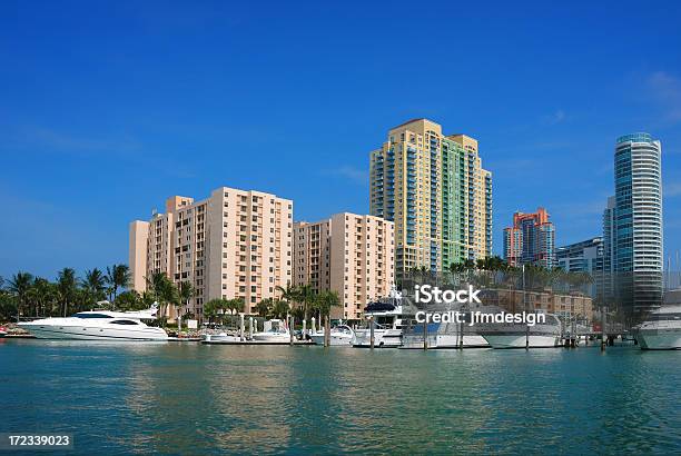 Photo libre de droit de Miami Beach Et Marina Et Appartements De Luxe banque d'images et plus d'images libres de droit de Floride - Etats-Unis - Floride - Etats-Unis, Appartement, Architecture
