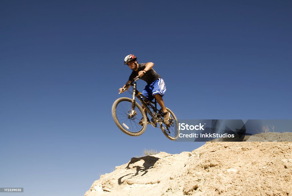Andare in Mountain bike - Foto stock royalty-free di Percorso per bicicletta