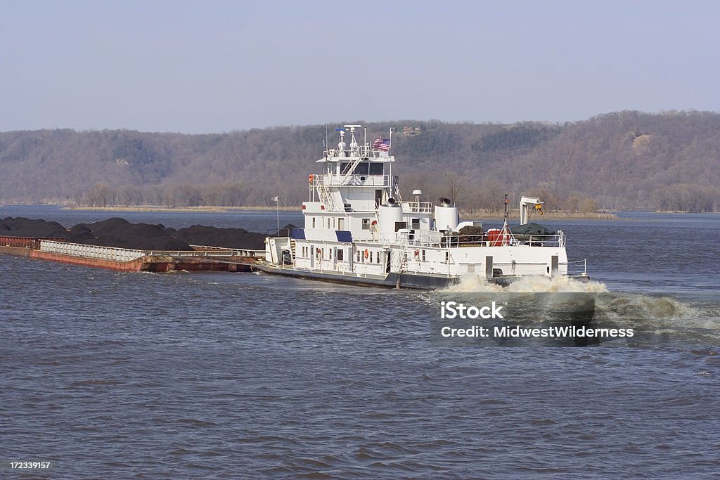 Tir de bateau et charbon - Photo de Pousser libre de droits