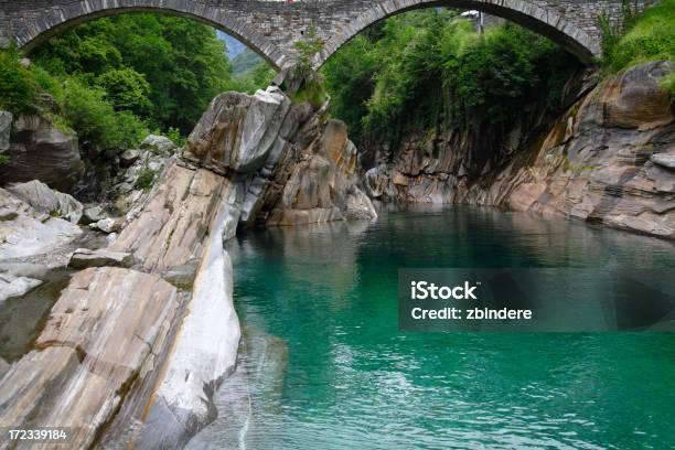 구름다리 Over Verzasca Valle Verzasca에 대한 스톡 사진 및 기타 이미지 - Valle Verzasca, 0명, 강