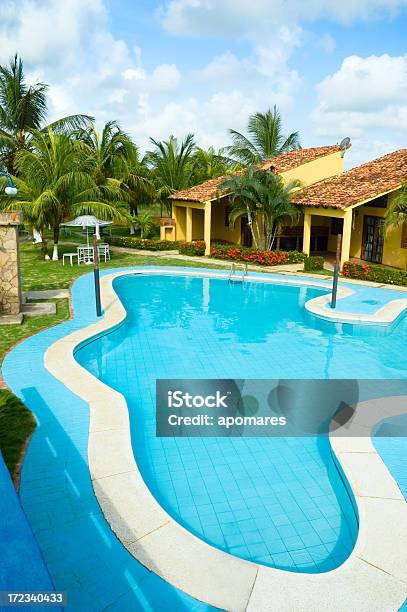 Resort Tropicale Della Piscina - Fotografie stock e altre immagini di Acqua - Acqua, Albero, Albero tropicale