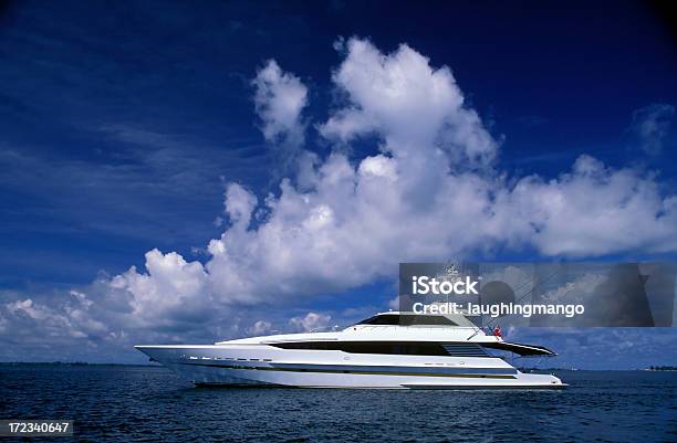 Luxus Motor Yacht Stockfoto und mehr Bilder von Segeljacht - Segeljacht, Privatsphäre, Luxus