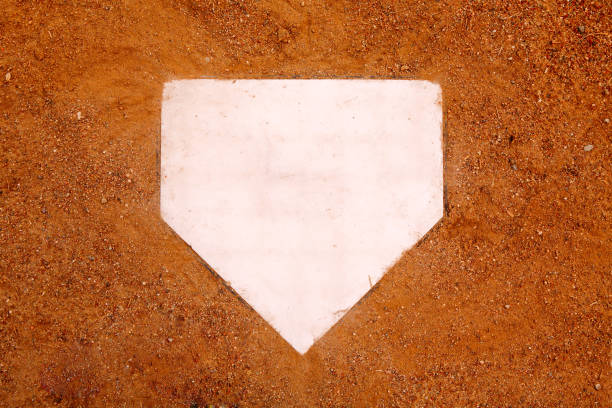 home plate - baseball base baseball diamond field photos et images de collection