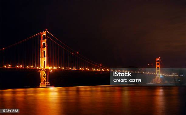 Photo libre de droit de Le Golden Gate Bridge De Nuit À San Francisco banque d'images et plus d'images libres de droit de Acier - Acier, Architecture, Baie - Eau
