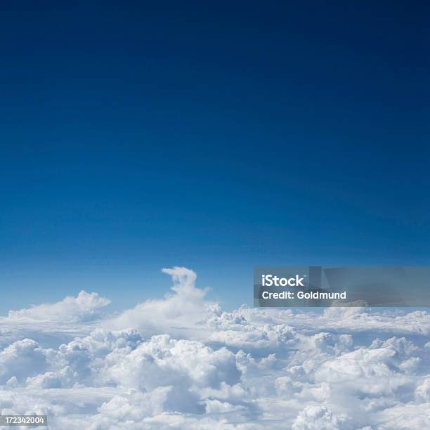 Foto de Acima e mais fotos de stock de Acima - Acima, Cloudscape, Nuvem