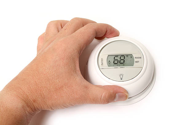 branco o termostato - thermostat dial human hand white - fotografias e filmes do acervo