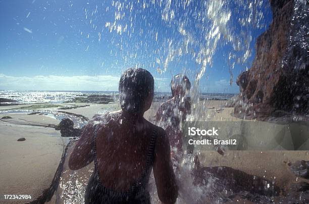 Photo libre de droit de Rafraîchissement banque d'images et plus d'images libres de droit de Adulte - Adulte, Bain de soleil, Bien-être