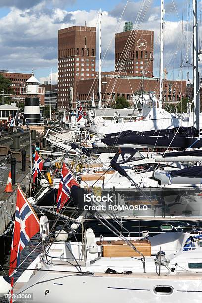 Foto de Prefeitura De Oslo E O Porto e mais fotos de stock de Antigo - Antigo, Atividade Recreativa, Bandeira