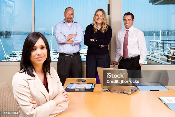 Team Fiducioso Business - Fotografie stock e altre immagini di 25-29 anni - 25-29 anni, 30-34 anni, Abbigliamento da lavoro