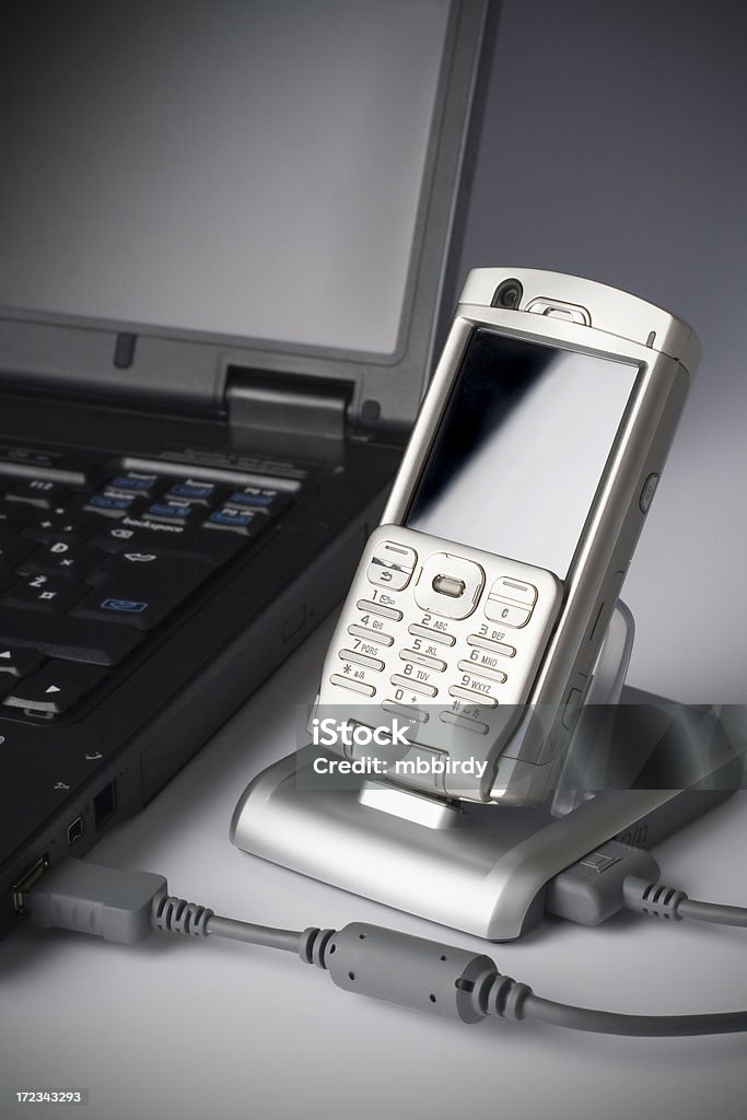 Ноутбук с КПК на мобильный телефон - Стоковые фото Беспроводная технология роялти-фри