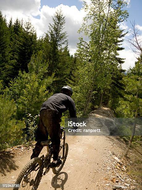 Ciclismo De Montaña Foto de stock y más banco de imágenes de 16-17 años - 16-17 años, Accesorio de cabeza, Actividad de fin de semana