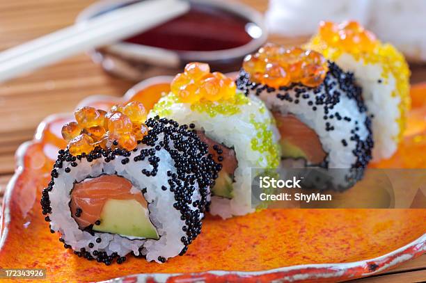 Maki Sushi - zdjęcia stockowe i więcej obrazów Awokado - Awokado, Fotografika, Gourmet