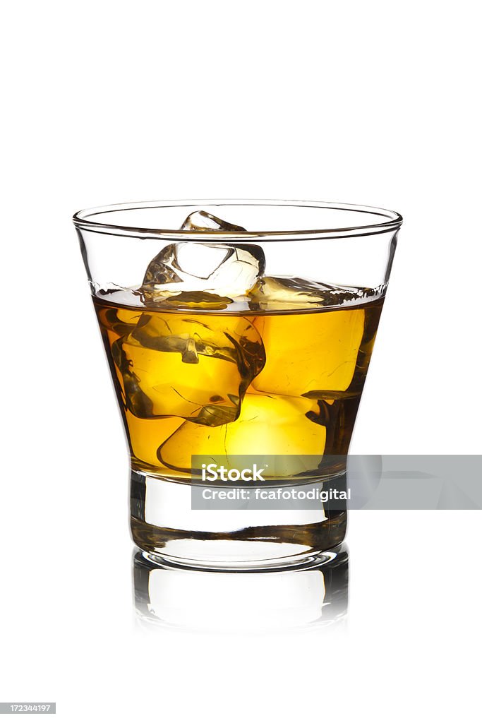 Whisky mit Eiswürfel - Lizenzfrei Trinkglas Stock-Foto