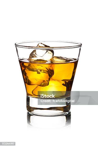 Whisky Mit Eiswürfel Stockfoto und mehr Bilder von Trinkglas - Trinkglas, Whisky, Alkoholisches Getränk