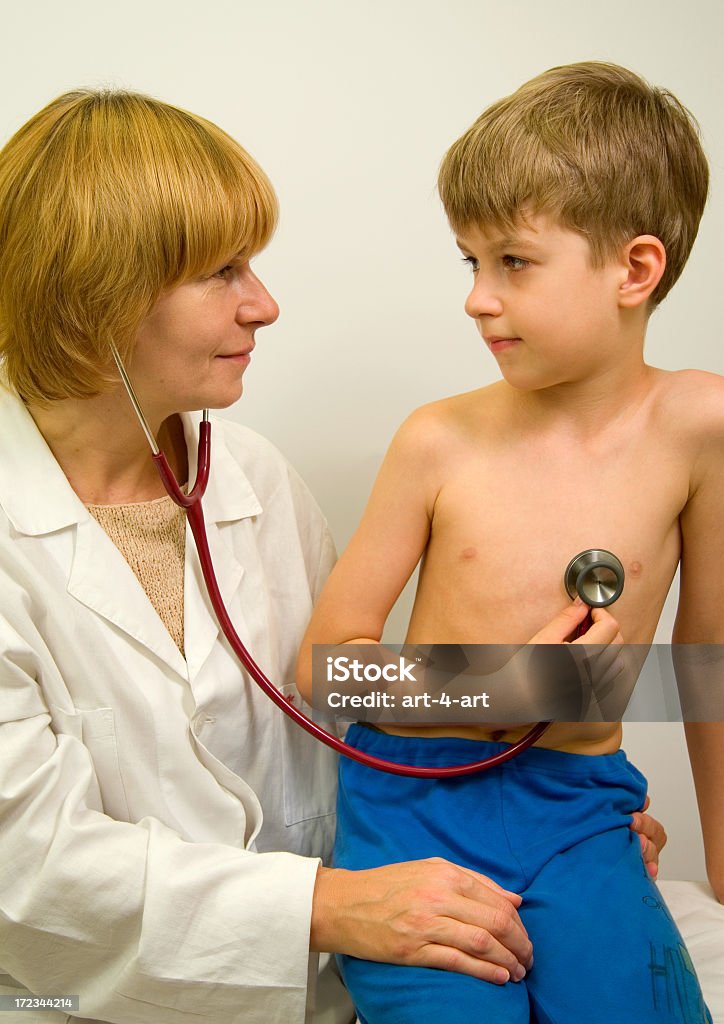 Medico e bambino - Foto stock royalty-free di Bambini maschi