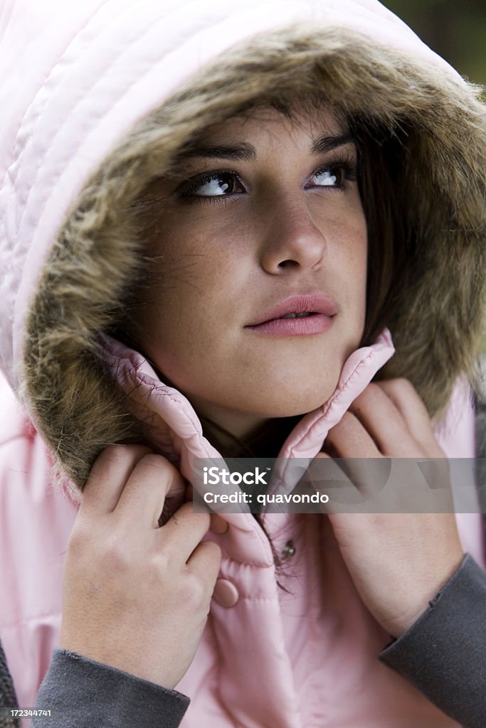 Bela jovem de retrato casaco com capuz com forro de pele - Royalty-free Beleza Foto de stock