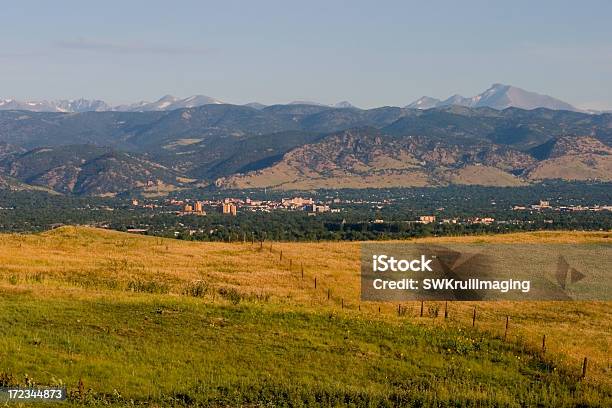 Boulder Y Longs Pico Foto de stock y más banco de imágenes de Colorado - Colorado, Llanura, Montaña