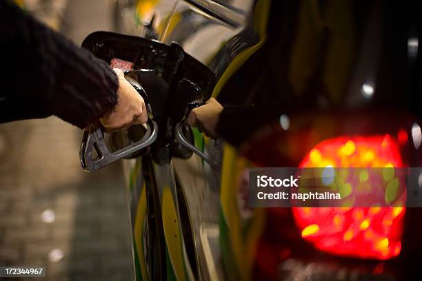 Foto de Encha A Car e mais fotos de stock de Abastecer - Abastecer, Amarelo, Bomba de Combustível