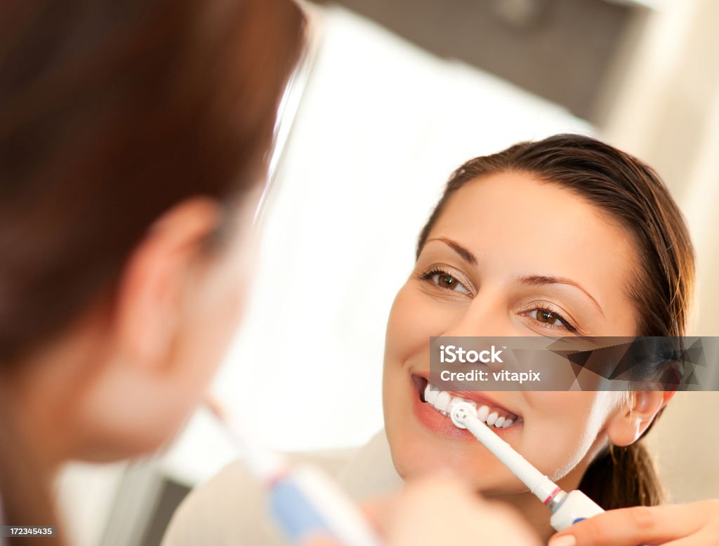 Myć zęby - Zbiór zdjęć royalty-free (30-39 lat)