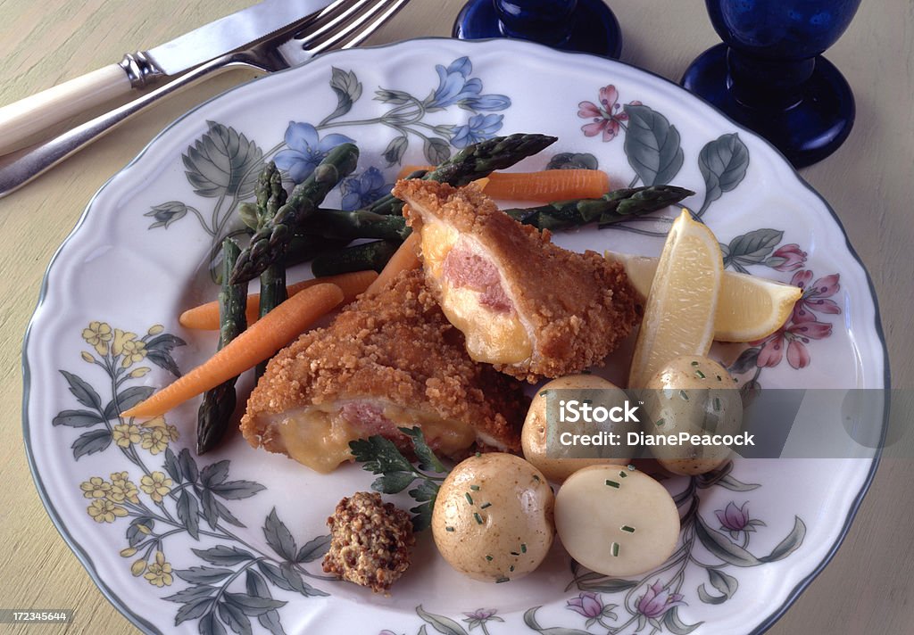 Kurczak Cordon Bleu” - Zbiór zdjęć royalty-free (Bez ludzi)