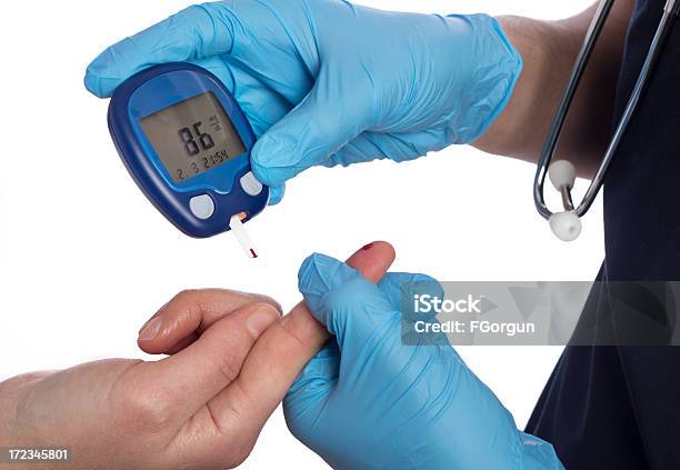 La Diabetes Foto de stock y más banco de imágenes de Doctor - Doctor, Glucómetro, Inyectar