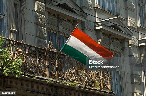Flaga Węgier - zdjęcia stockowe i więcej obrazów Architektura - Architektura, Balkon, Budapeszt