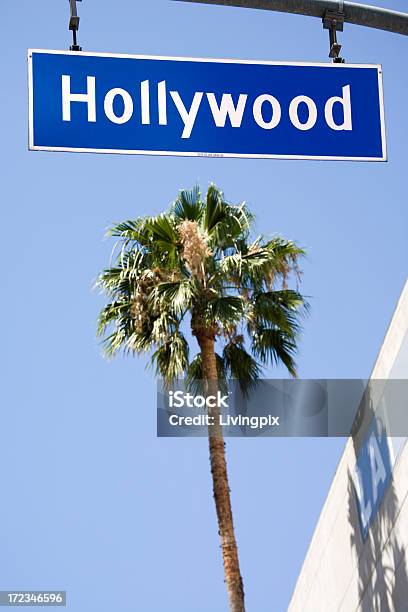 Hollywood Boulevard Schild Hängt Über Palm Tree Stockfoto und mehr Bilder von Blau - Blau, Boulevard, Erfolg