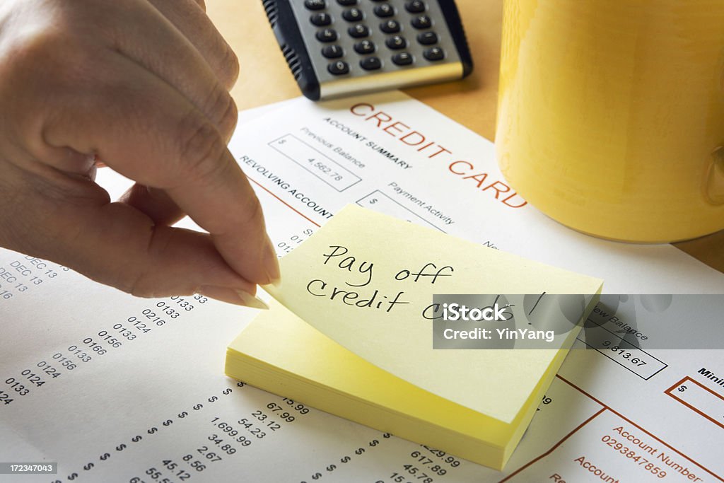 Klebezettel Erinnerung für Kreditkarte finanziellen Schwierigkeiten Schulden Bill - Lizenzfrei Bankkarte Stock-Foto